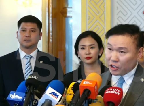 УИХ дахь Ардчилсан намын бүлгийн гишүүд завсарлага авч буй талаараа мэдээлэл хийлээ